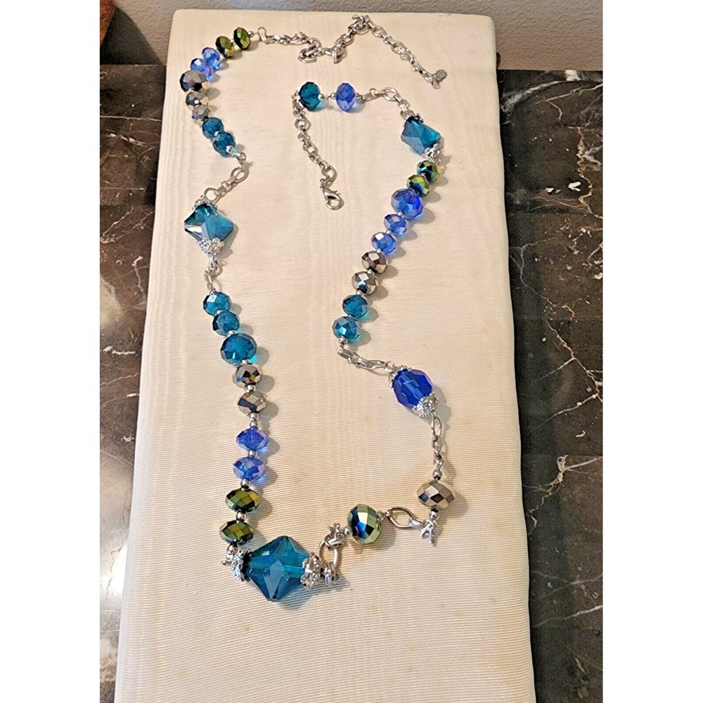 Fashion Necklace, long multi beaded sparkles in blue!